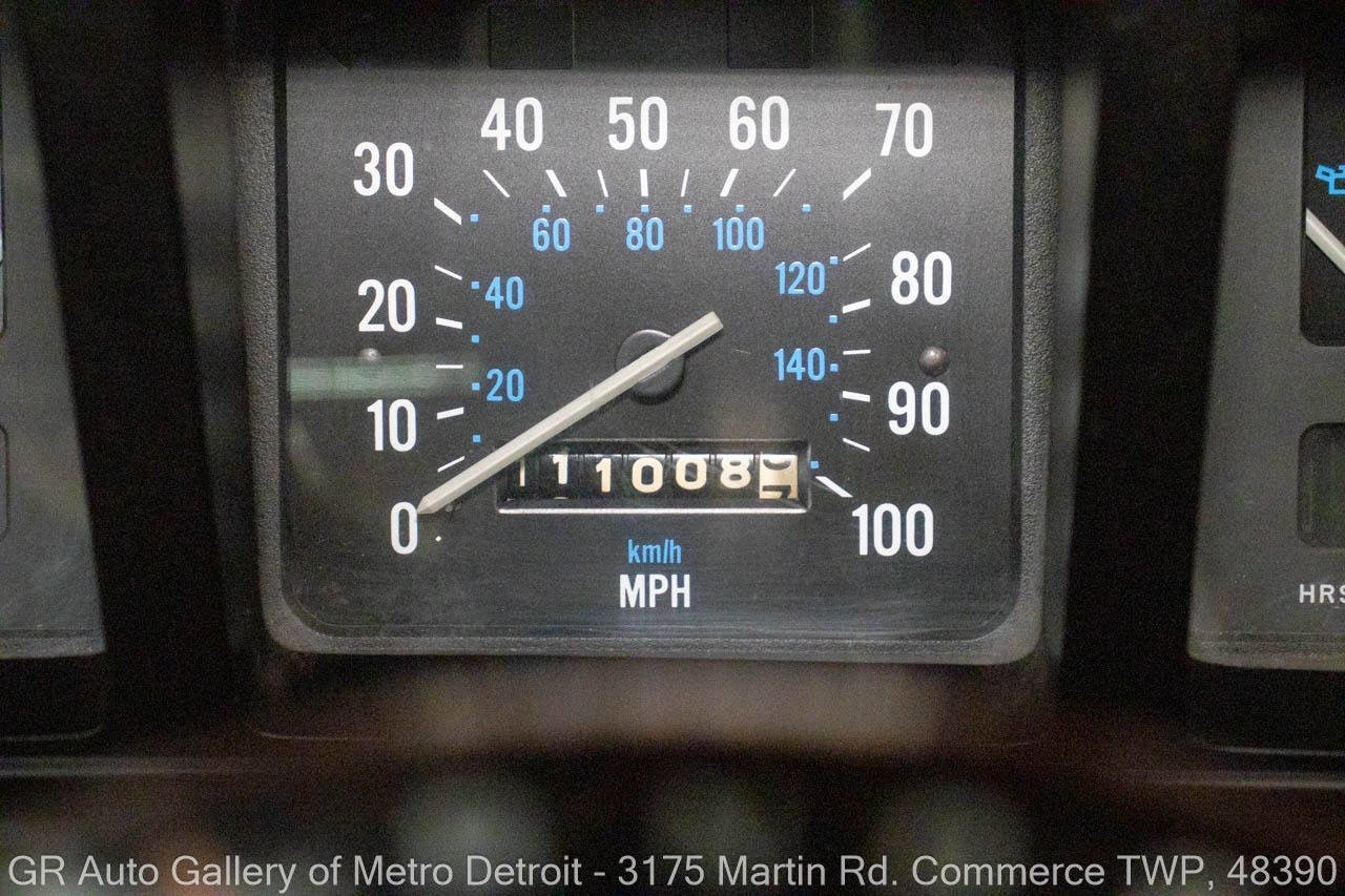 Used 1988 Jeep Grand Wagoneer image 18