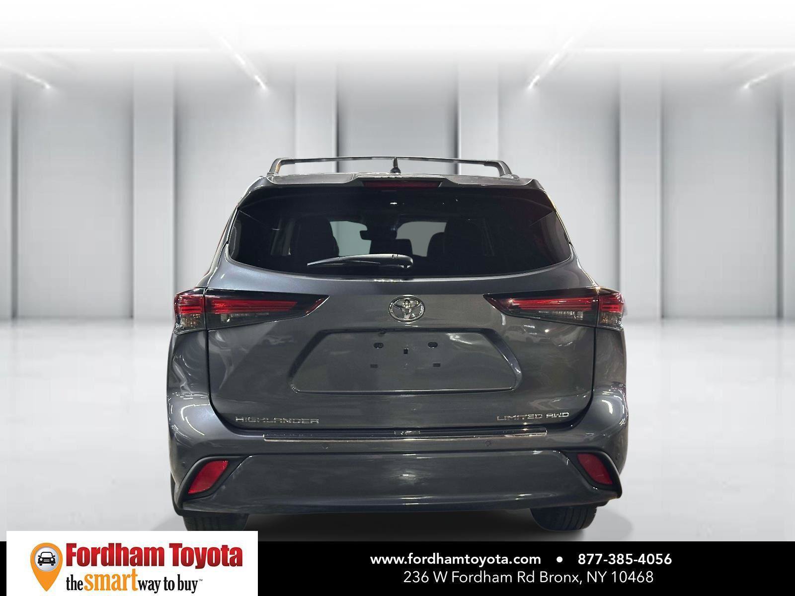 Used 2024 Toyota Highlander Limited image 4