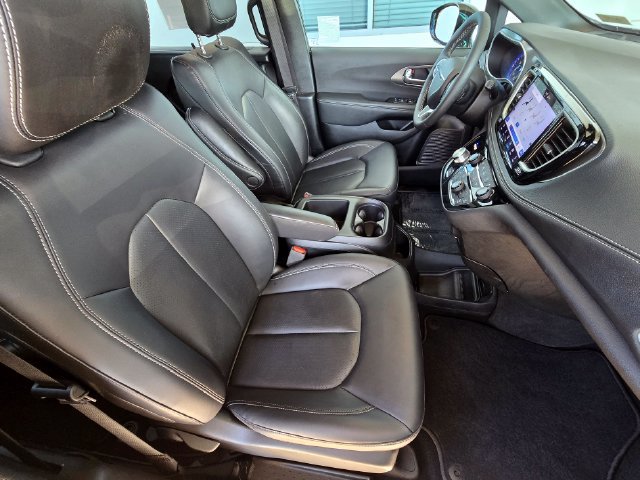 Certified 2025 Chrysler Pacifica Select AWD/4WD image 20