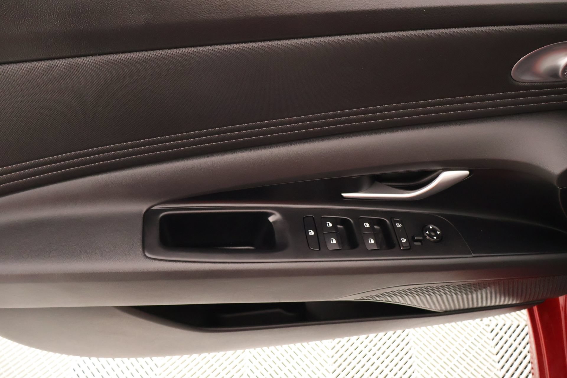 Certified 2025 Hyundai Elantra Limited FWD image 17