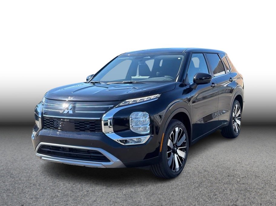 New 2026 Mitsubishi Outlander LE image 1