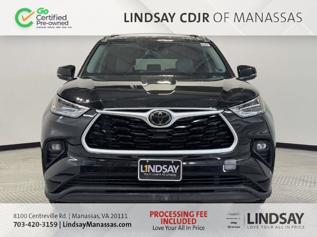 Used 2021 Toyota Highlander XLE AWD/4WD image 3