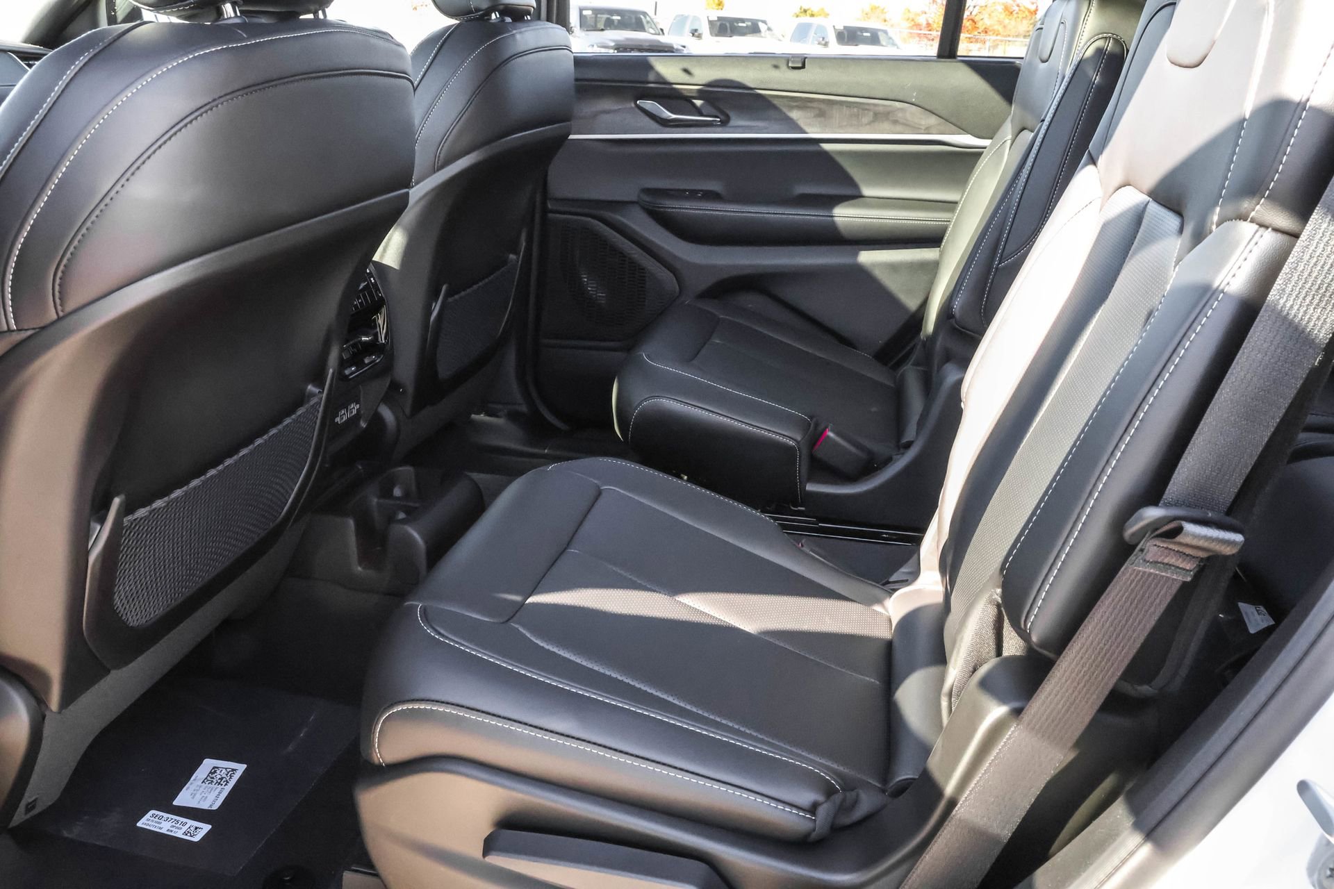 New 2025 Jeep Grand Cherokee L Limited w/ Black Appearance Package image 15