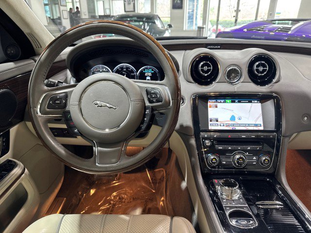 Used 2014 Jaguar XJ L Portfolio image 9