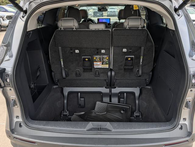 Certified 2026 Toyota Sienna XLE FWD image 27