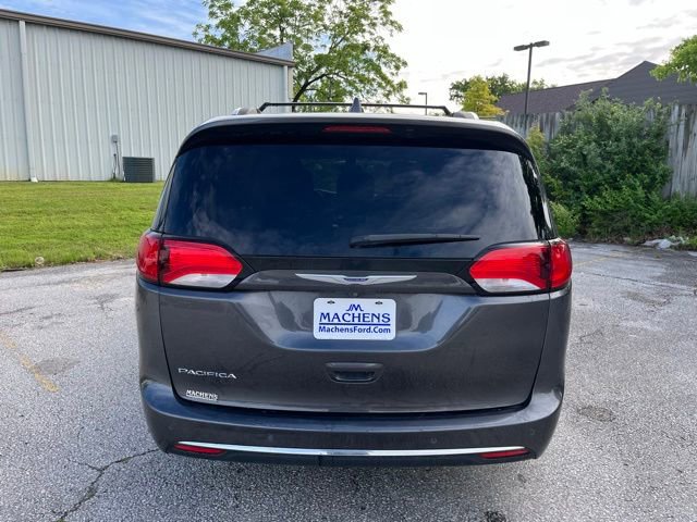 Used 2019 Chrysler Pacifica Touring-L FWD image 5