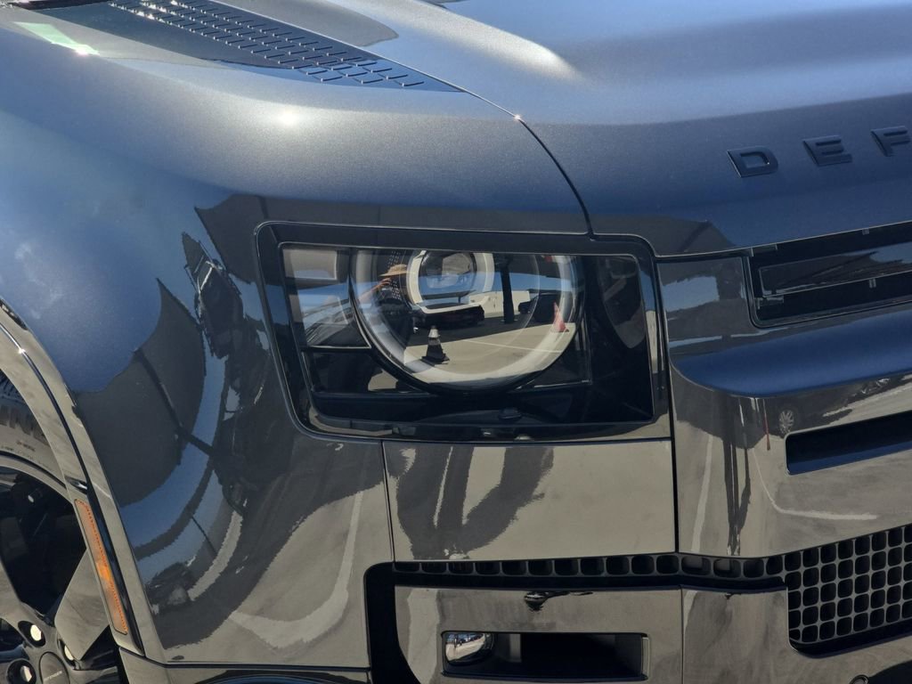 New 2026 Land Rover Defender 90 V8 image 32