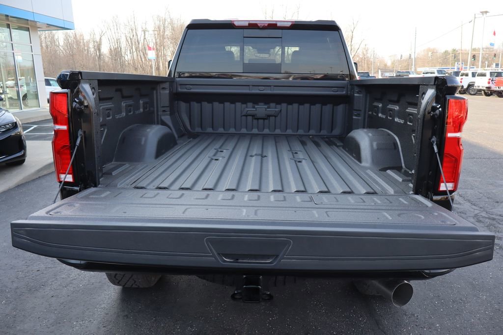 Used 2025 Chevrolet Silverado 2500 ZR2 w/ Technology Package AWD/4WD image 34