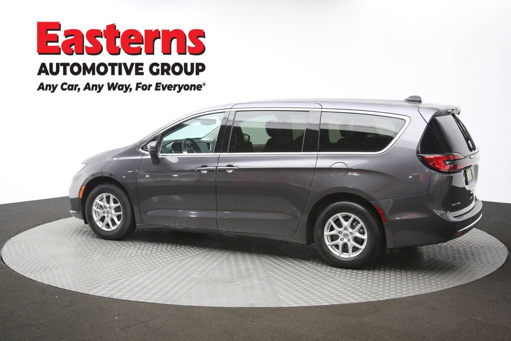 Used 2023 Chrysler Pacifica Touring-L image 66