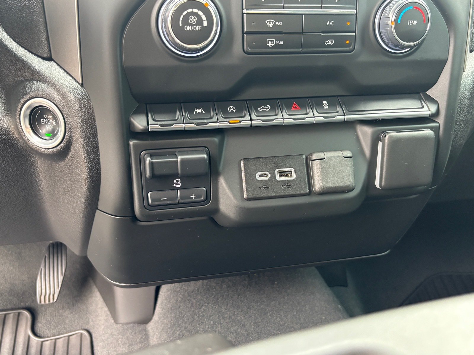 Used 2024 Chevrolet Silverado 1500 Custom w/ Turbomax Blackout Package AWD/4WD image 15