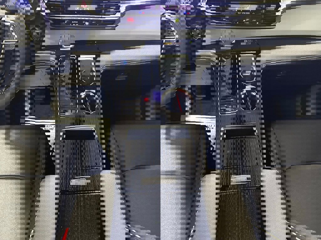 Used 2025 Toyota Sienna XSE image 41