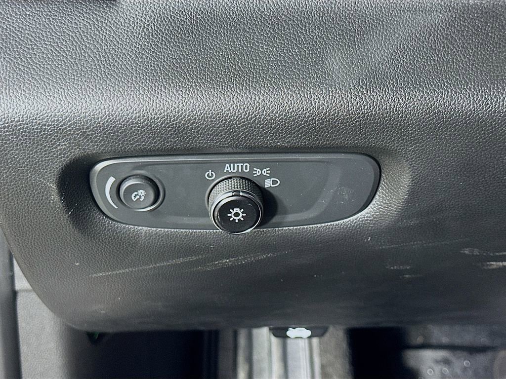 Used 2023 Chevrolet Traverse RS FWD image 22