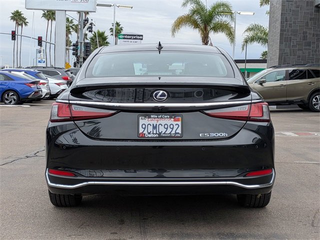 Used 2022 Lexus ES 300h w/ Premium Package image 3