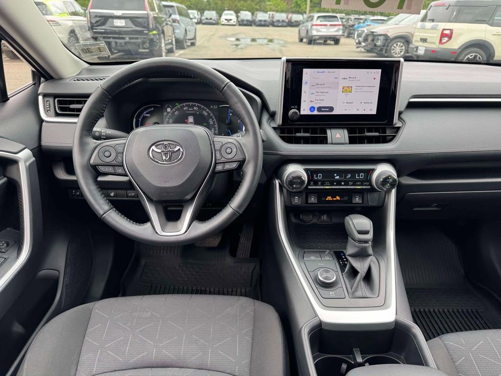 Used 2025 Toyota RAV4 XLE w/ Convenience Package AWD/4WD image 20