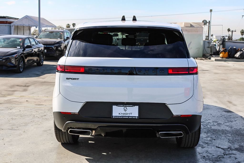 Used 2025 Land Rover Range Rover Sport SE AWD/4WD image 8