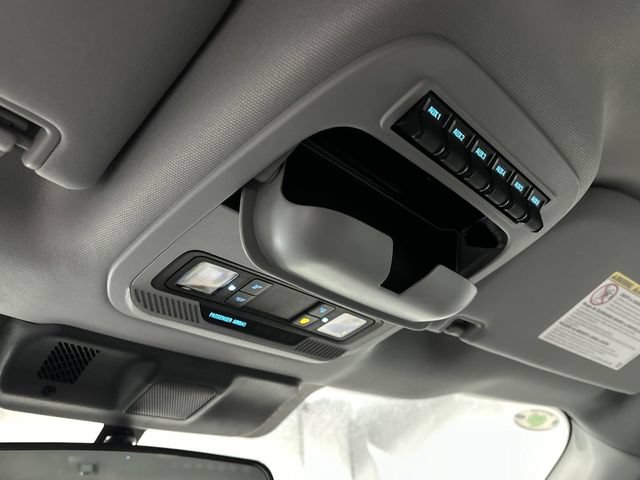 New 2023 Ford F550 4x4 Regular Cab Super Duty image 32