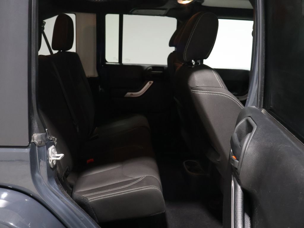 Used 2016 Jeep Wrangler Unlimited Sahara image 19