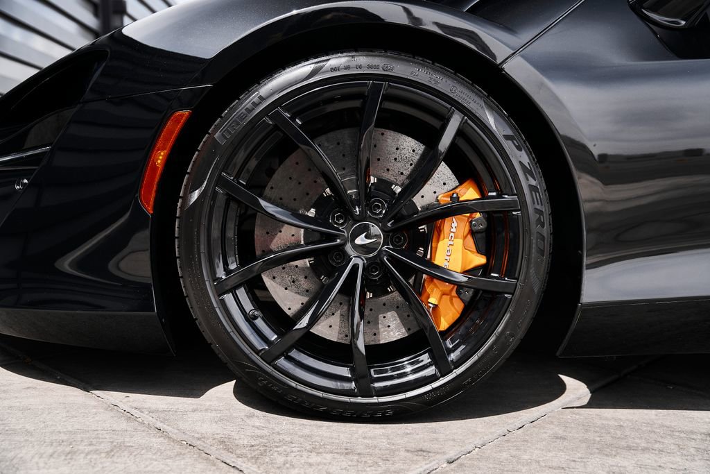 Used 2024 McLaren Artura image 4