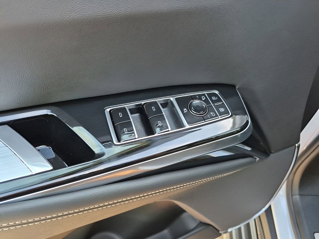 New 2026 Cadillac Escalade ESV Luxury w/ Touring Package AWD/4WD image 33