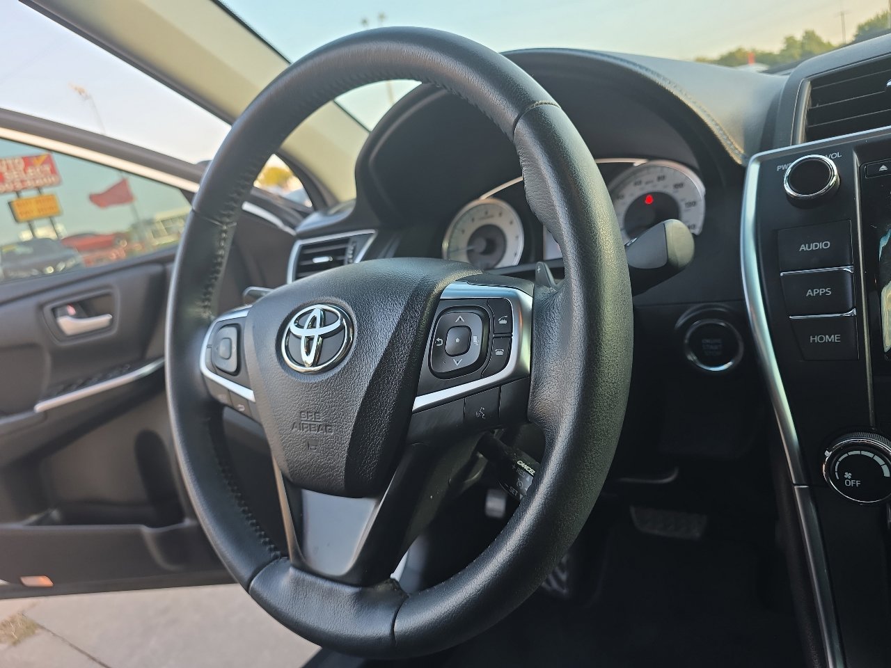 Used 2016 Toyota Camry SE image 13