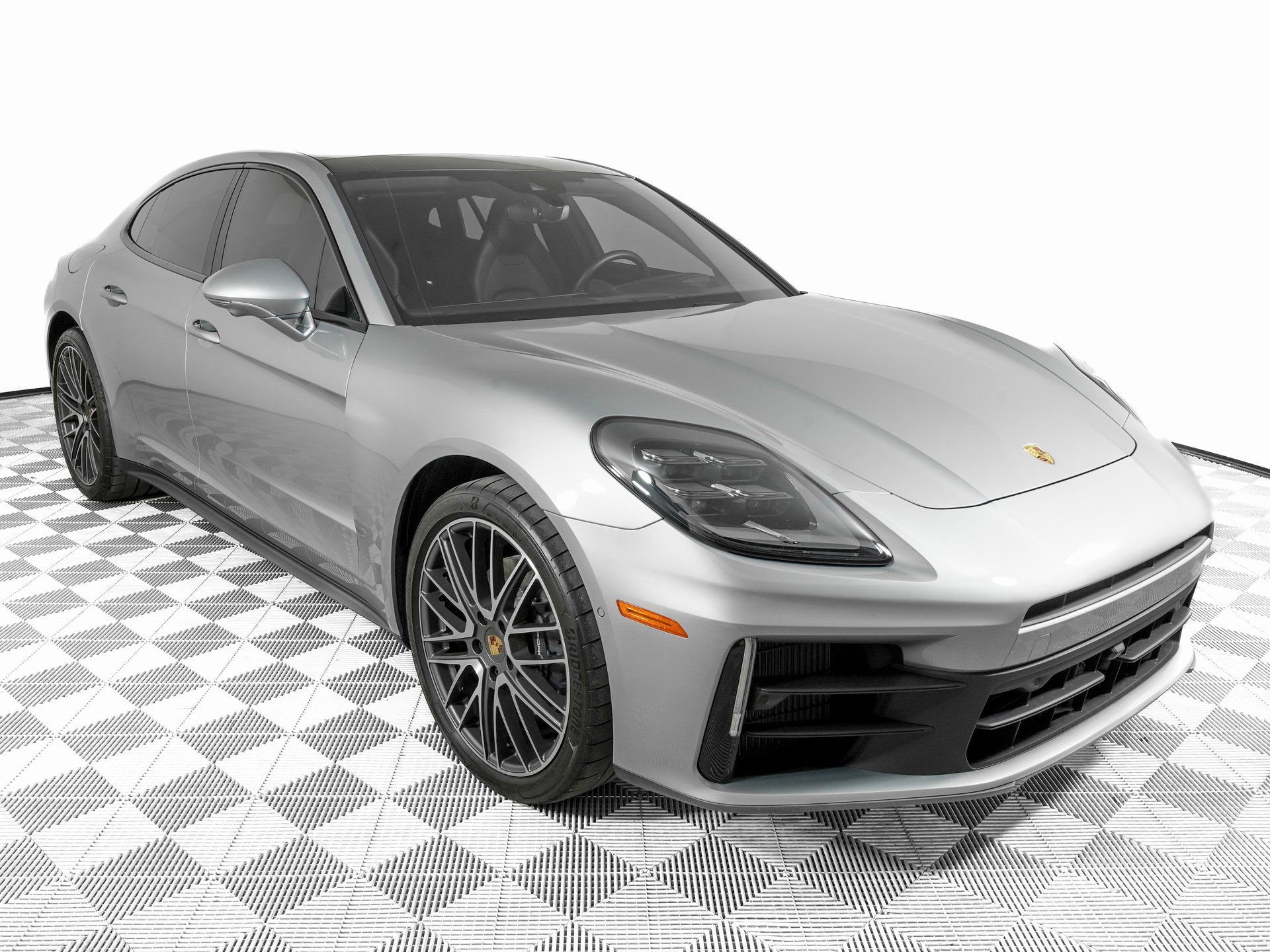 Used 2026 Porsche Panamera image 3