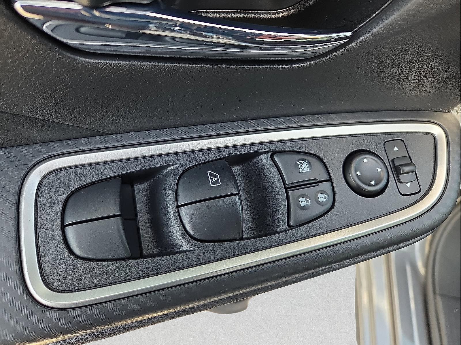 Used 2025 Nissan Versa SR w/ Trunk Package image 15