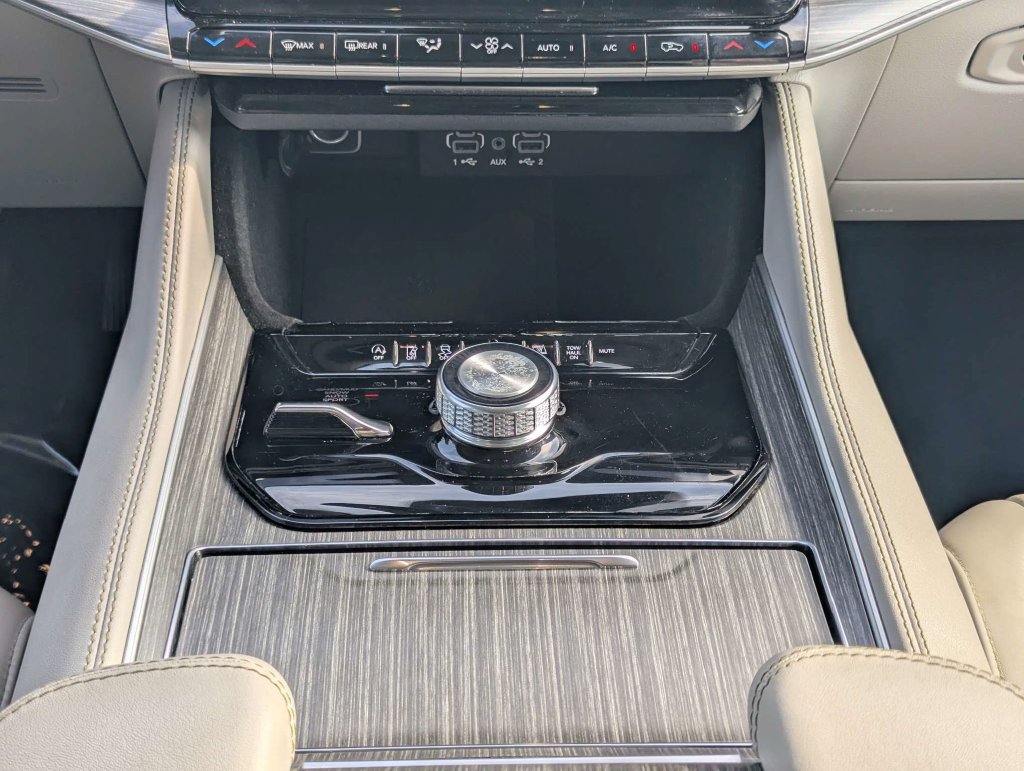 Used 2024 Jeep Wagoneer Series II AWD/4WD image 19