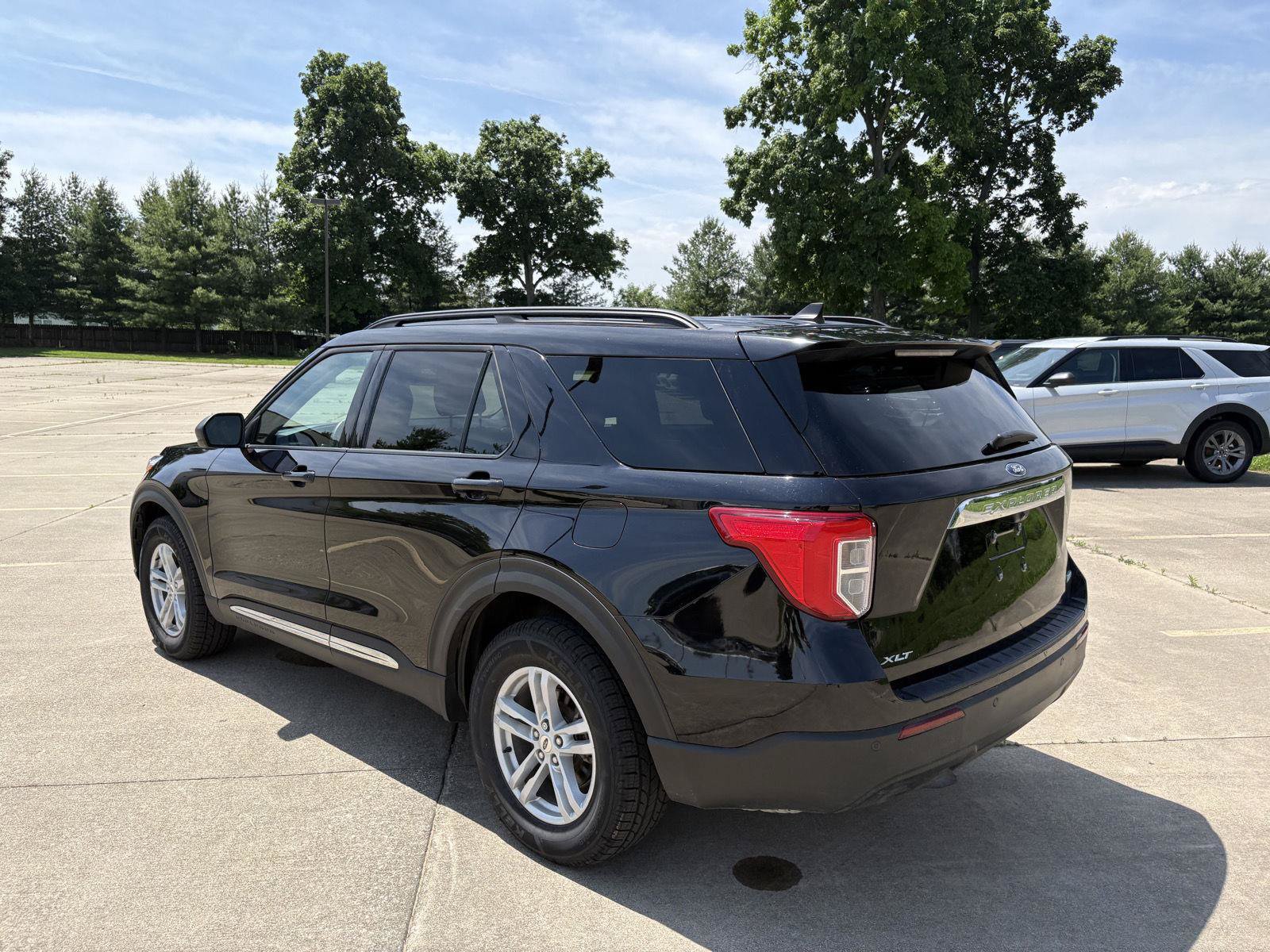 Used 2024 Ford Explorer XLT AWD/4WD image 21