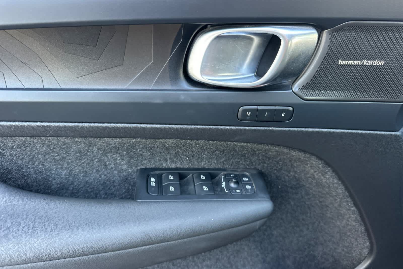 Used 2023 Volvo C40 P8 Recharge Ultimate AWD/4WD image 13