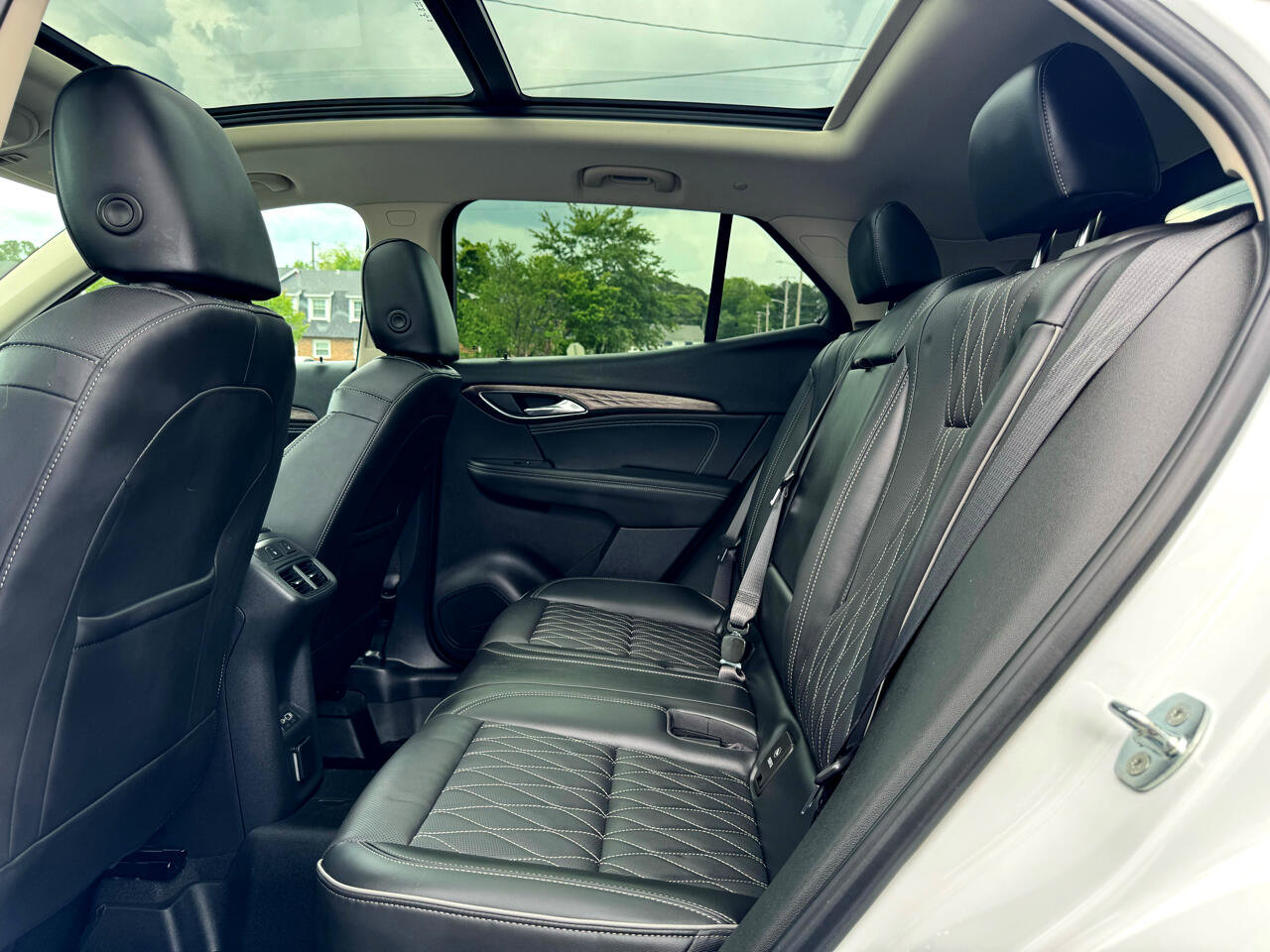 Used 2023 Buick Envision Avenir image 20