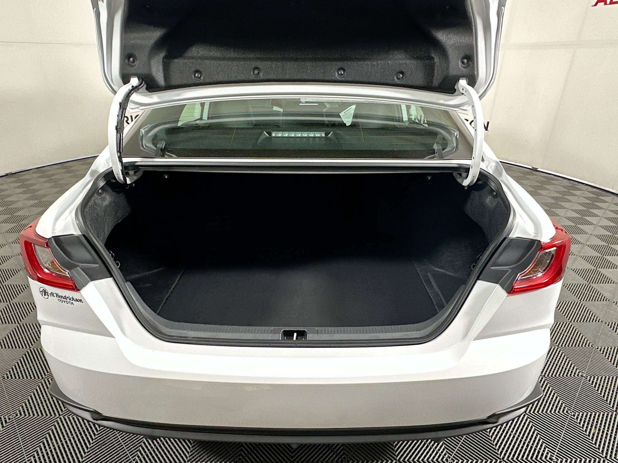 Used 2026 Toyota Camry SE image 31