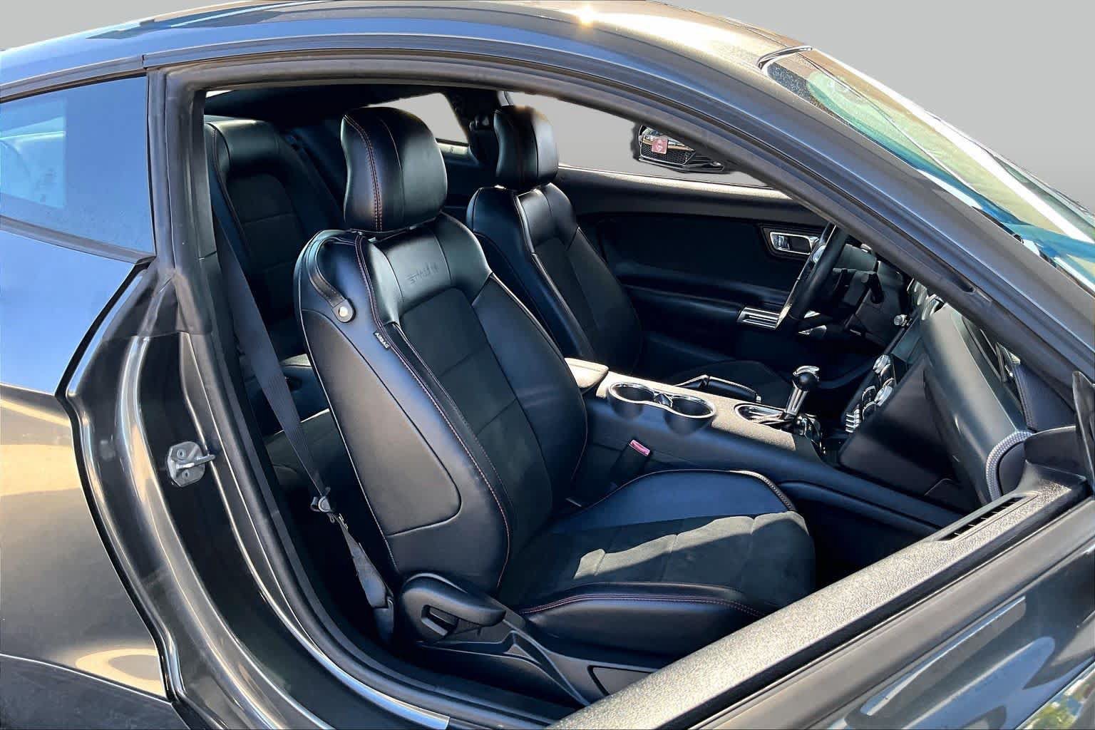 Used 2017 Ford Mustang GT Premium RWD image 9