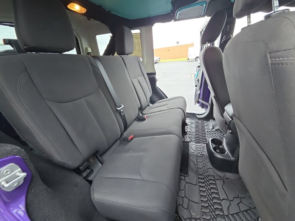 Used 2018 Jeep Wrangler Unlimited Sport w/ Connectivity Group AWD/4WD image 30