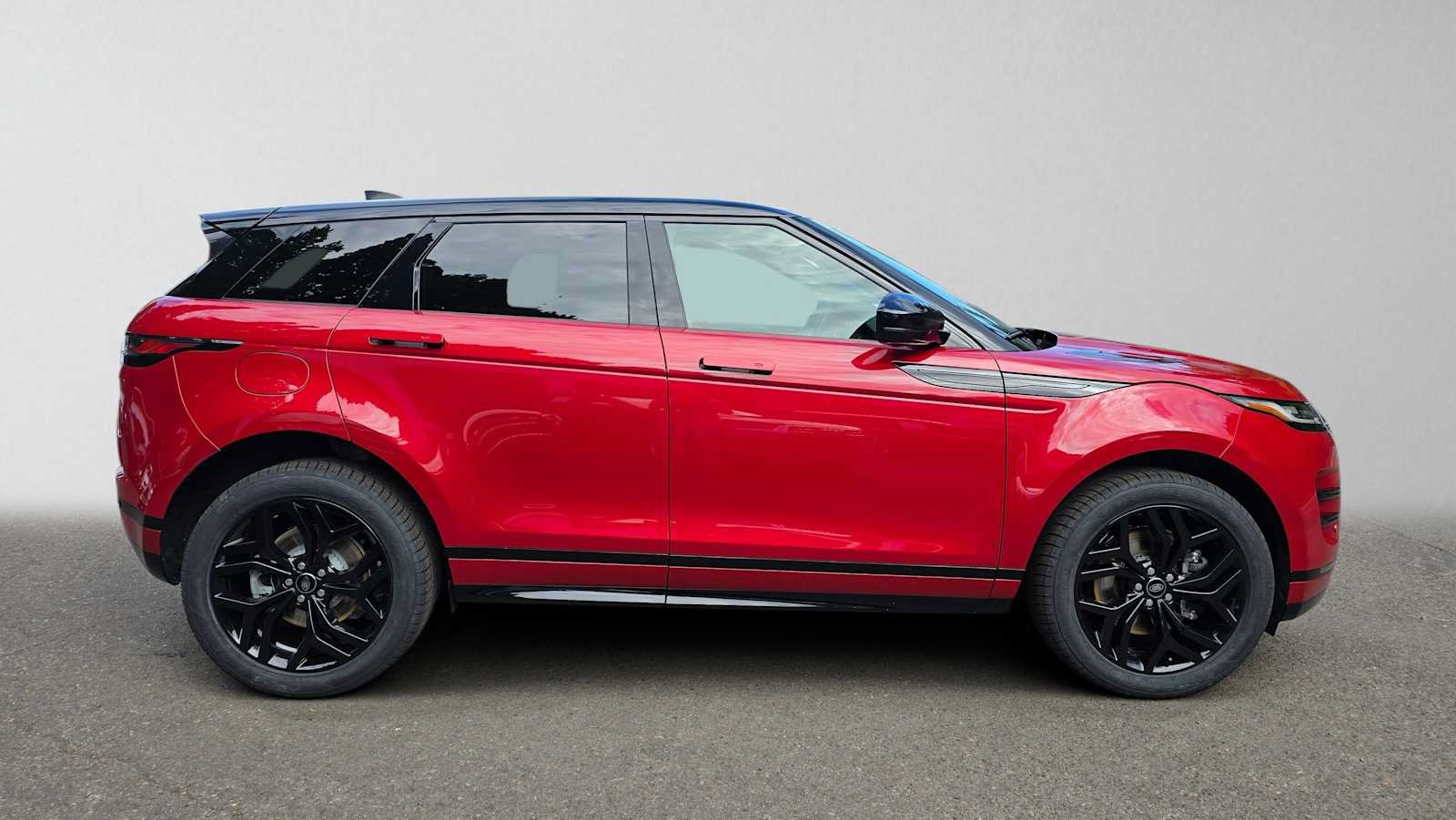 Used 2023 Land Rover Range Rover Evoque R-Dynamic SE AWD/4WD image 2