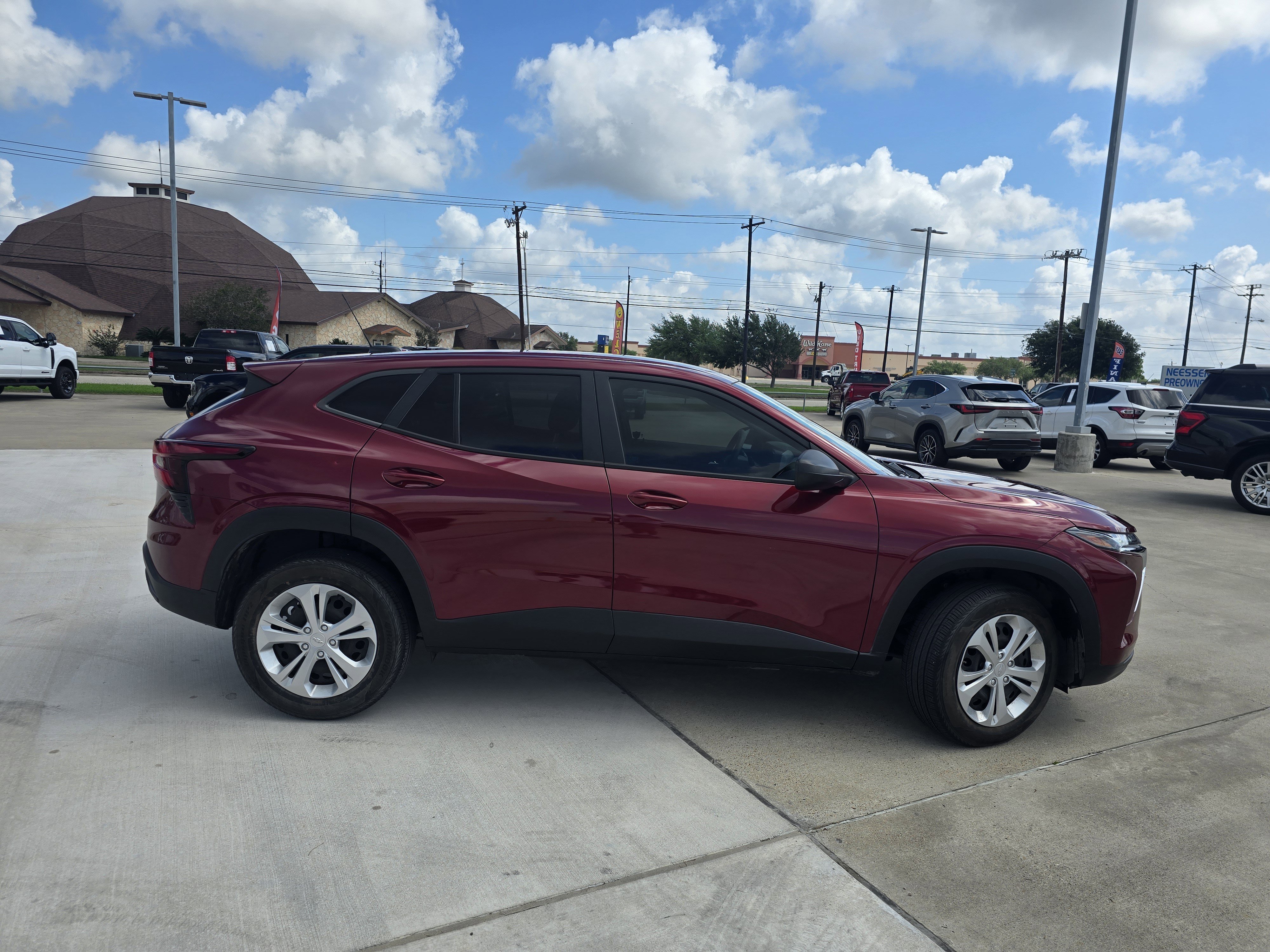 Used 2025 Chevrolet Trax LS w/ Driver Confidence Package FWD image 2