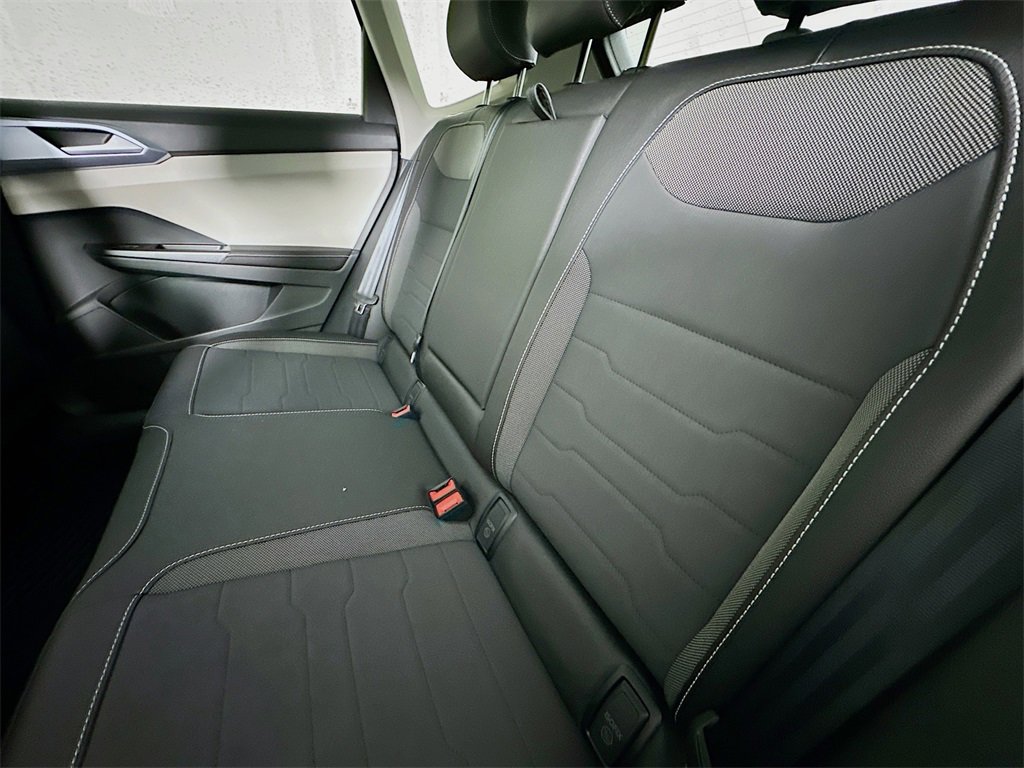New 2025 Volkswagen Taos SE image 4