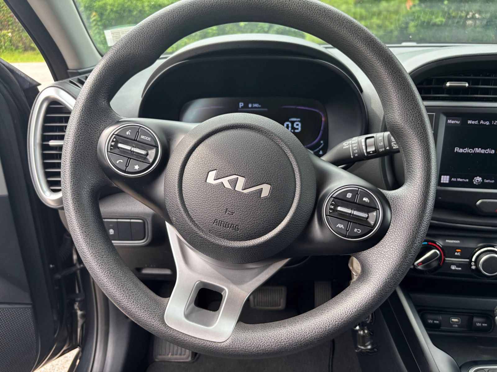 Used 2025 Kia Soul LX w/ LX Technology Package FWD image 31