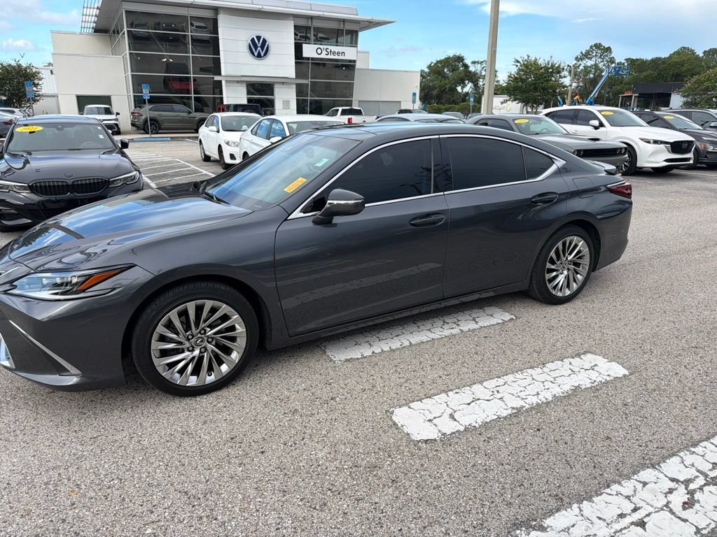 Used 2022 Lexus ES 350 Ultra Luxury w/ Accessory Package 2