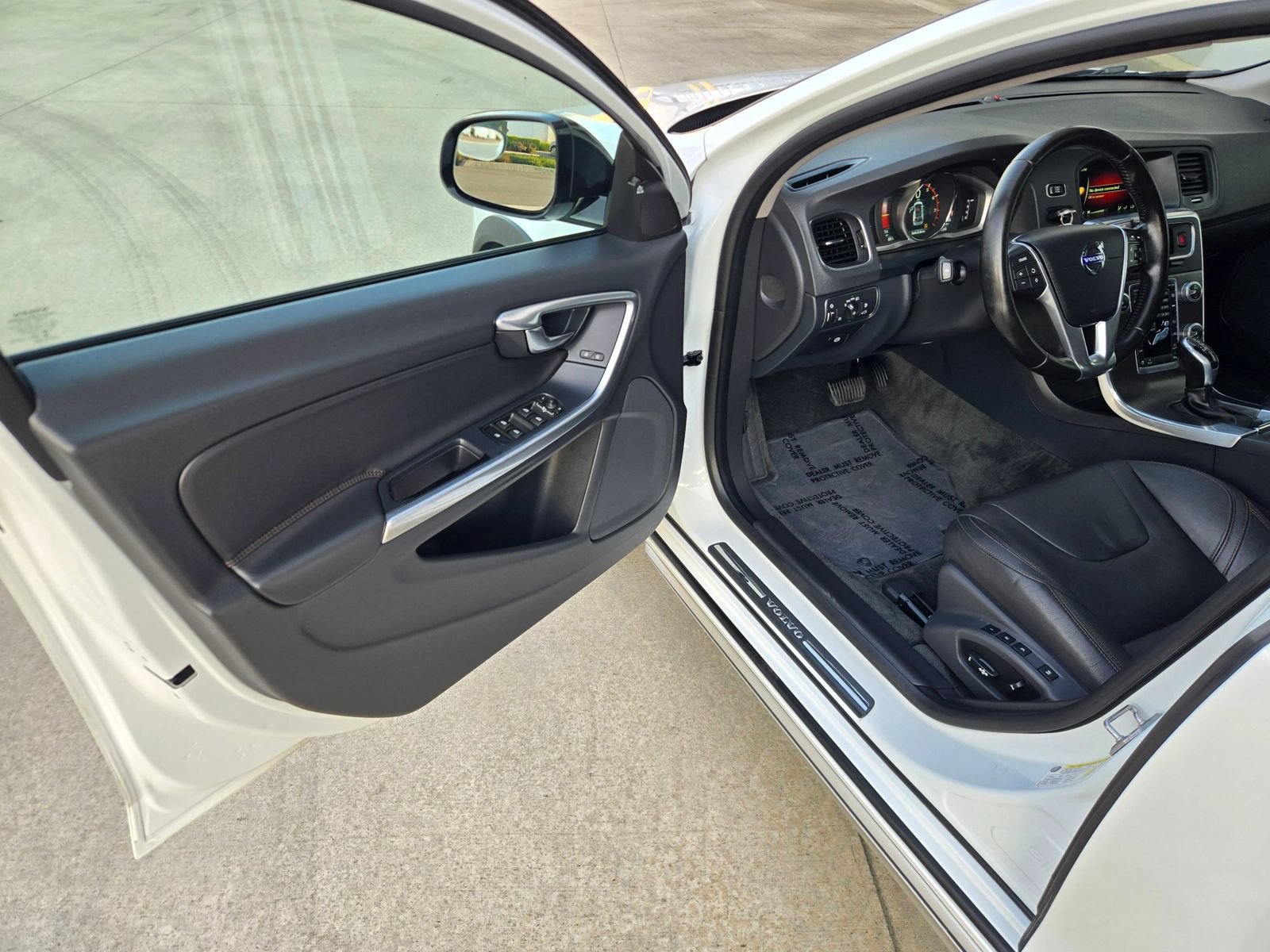 Used 2016 Volvo V60 T5 Cross Country w/ Convenience Package AWD/4WD image 10