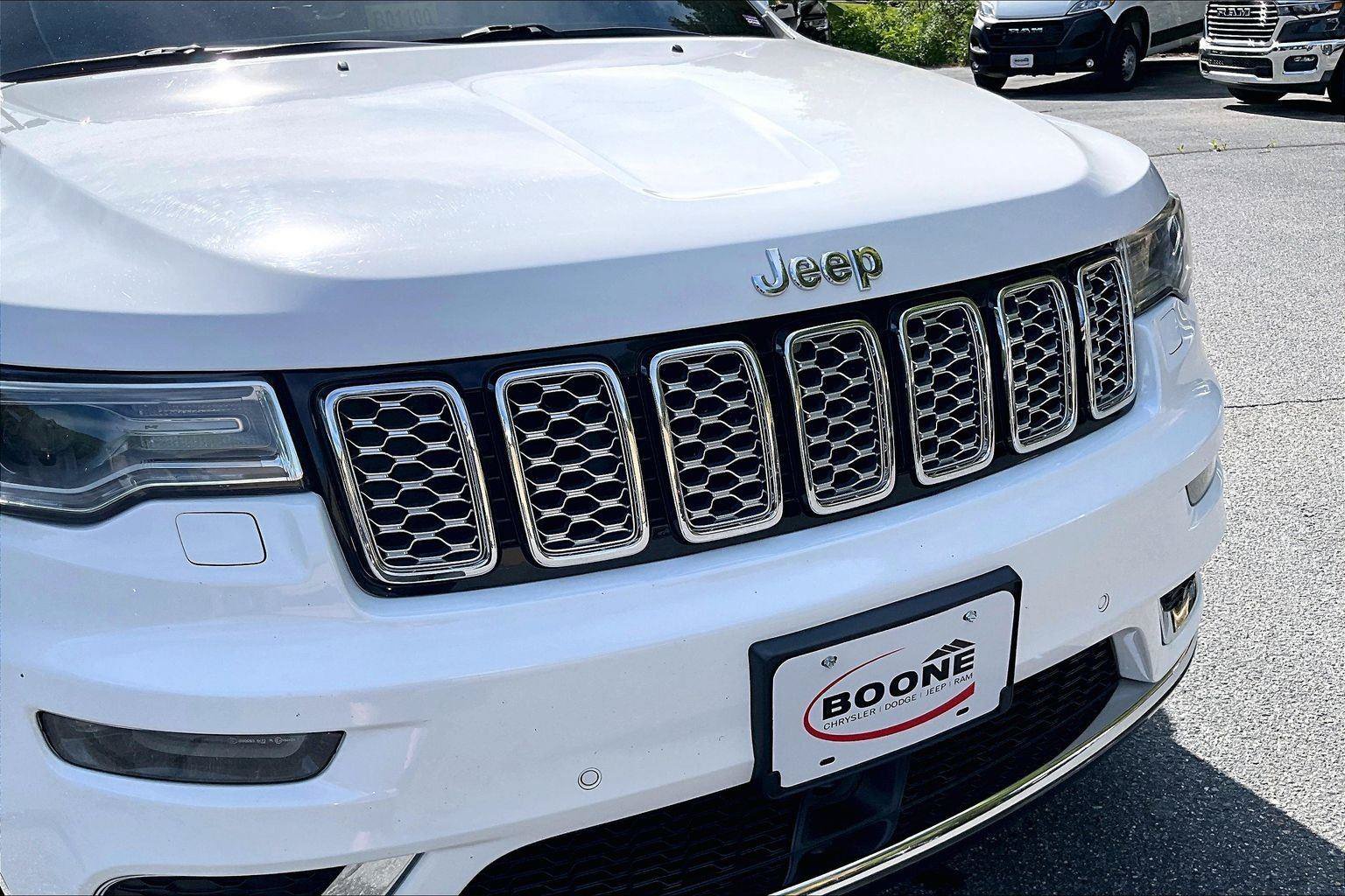 Used 2019 Jeep Grand Cherokee Summit AWD/4WD image 28