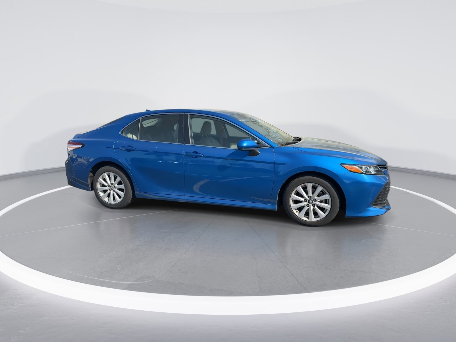 Used 2019 Toyota Camry LE image 10