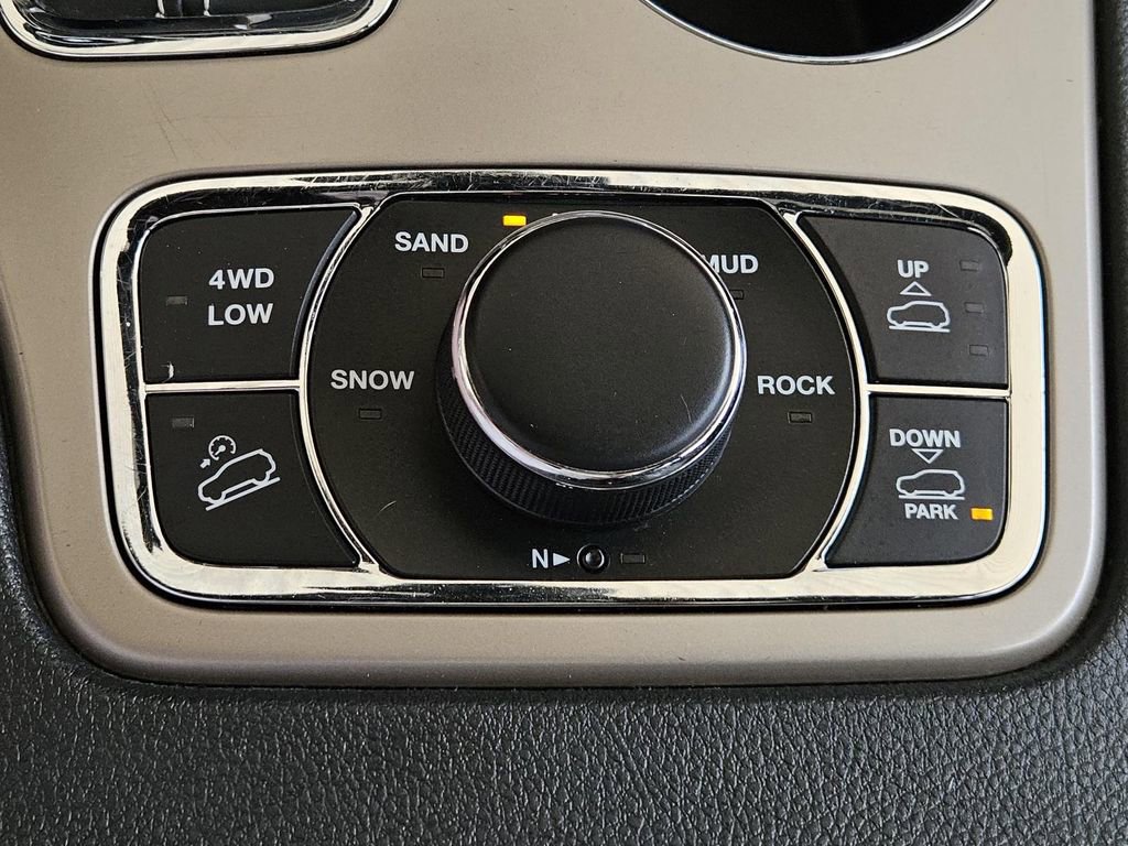 Used 2016 Jeep Grand Cherokee Overland image 16