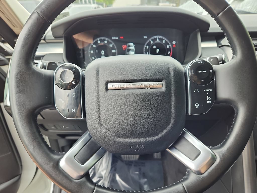 Used 2020 Land Rover Discovery Landmark AWD/4WD image 18