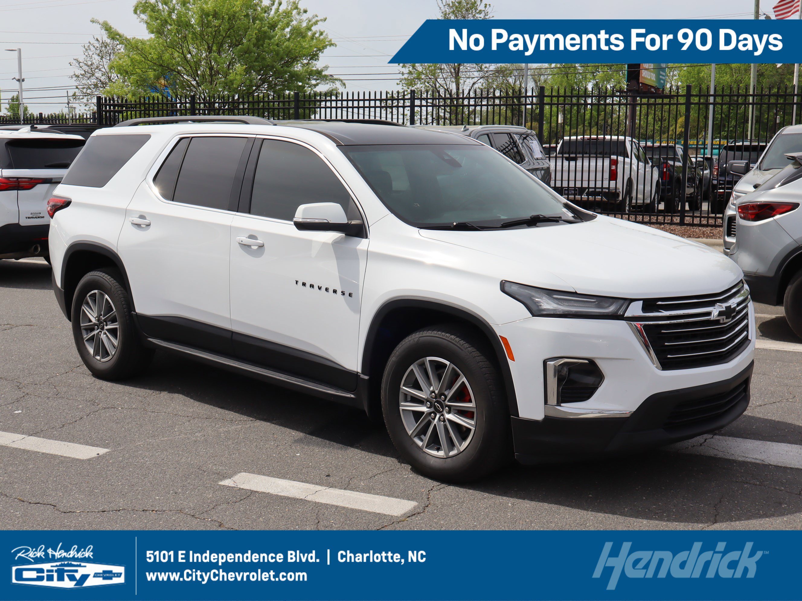 Used 2022 Chevrolet Traverse LT FWD image 1