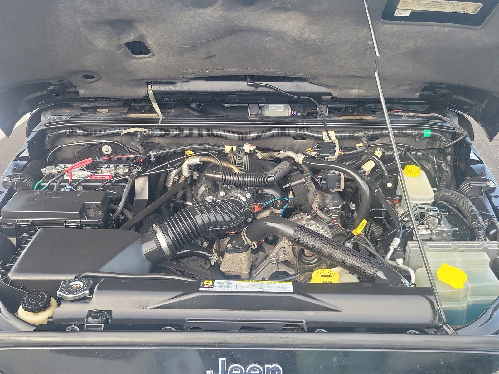 Used 2009 Jeep Wrangler Unlimited Sahara w/ Dual Top Group image 28