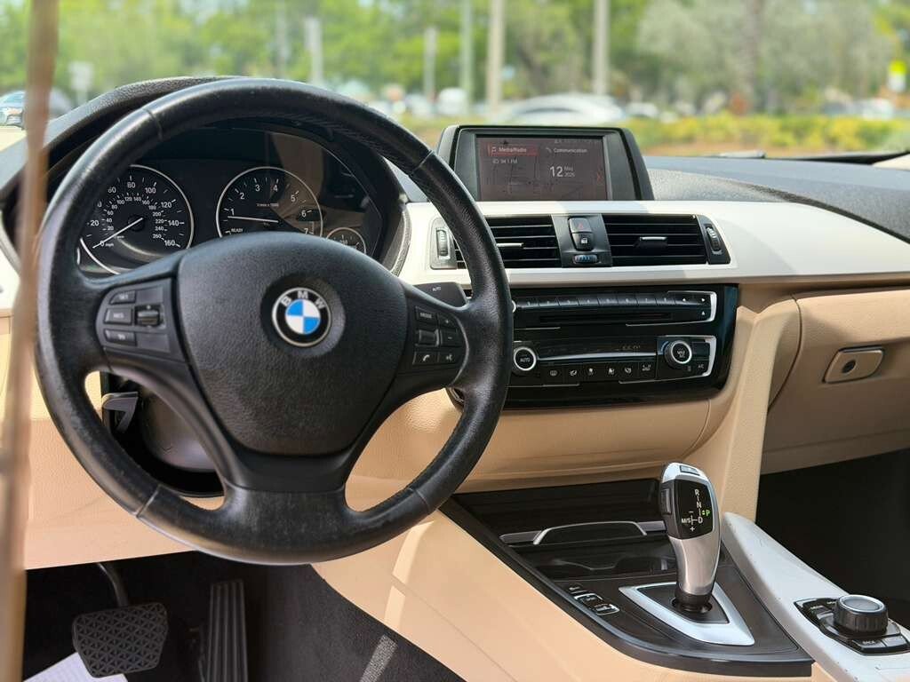 Used 2018 BMW 320i Sedan RWD image 12
