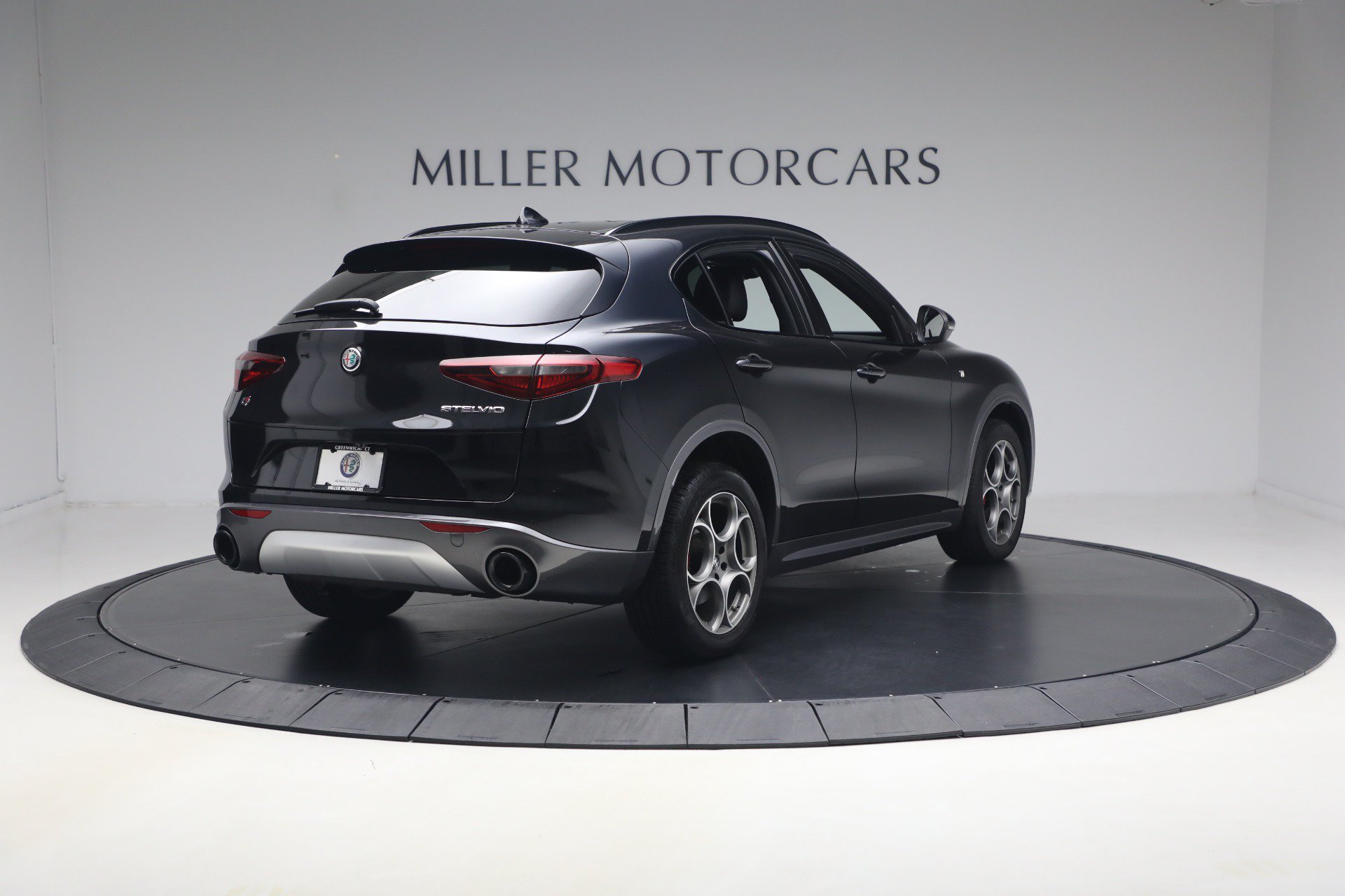 Used 2022 Alfa Romeo Stelvio Ti AWD/4WD image 7