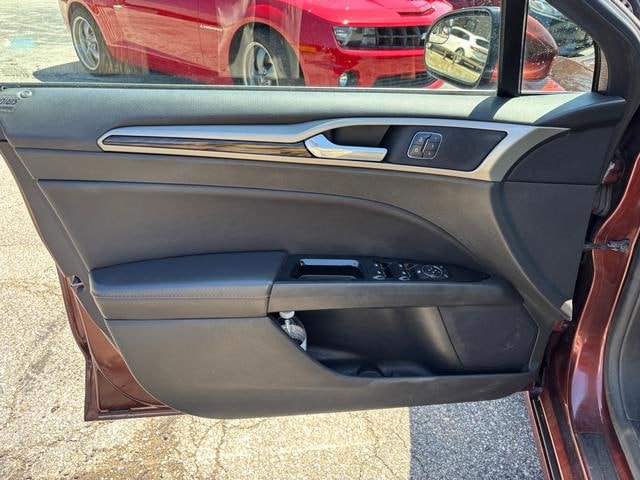 Used 2015 Ford Fusion SE FWD image 10