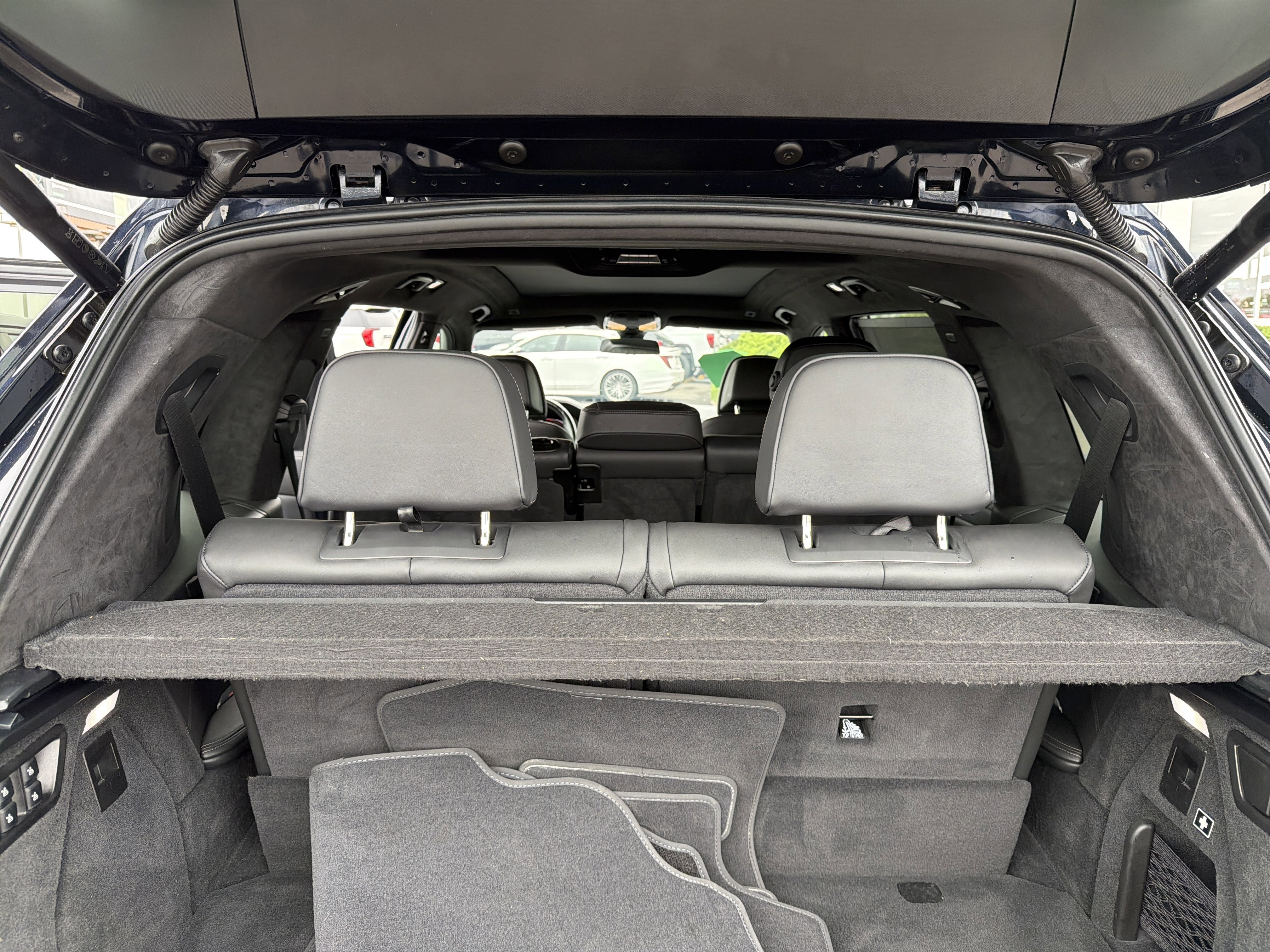 Used 2022 BMW X7 M50i w/ Cold Weather Package image 27