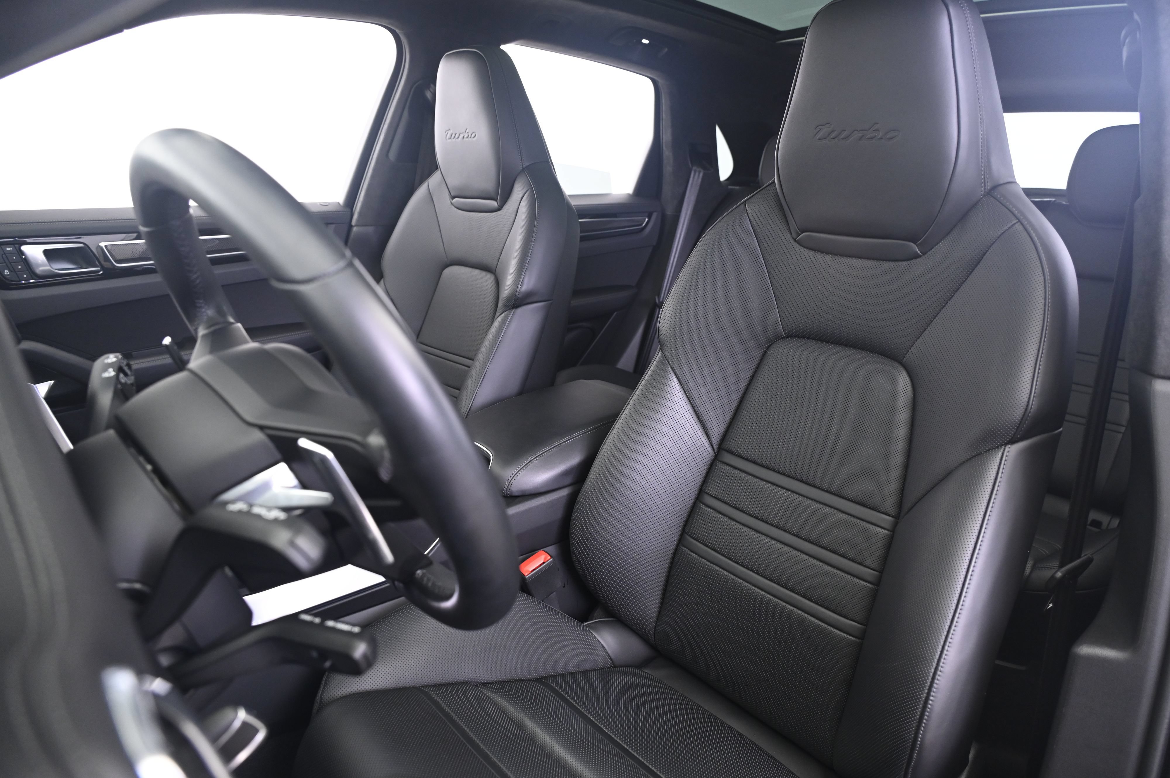 Used 2023 Porsche Cayenne Turbo AWD/4WD image 5